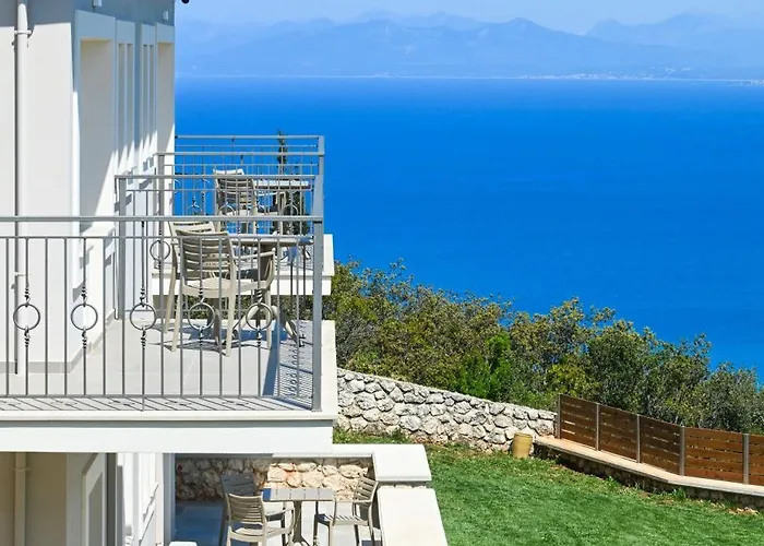 Lainas Sea View *